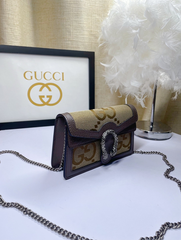 激安グッチバッグコピー背面デザイン